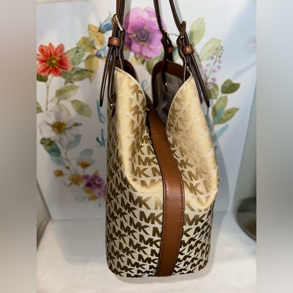 MICHAEL KORS NWT Jet Set Grab Bag Jacquard MK Signature Tote - Picture 9 of 12